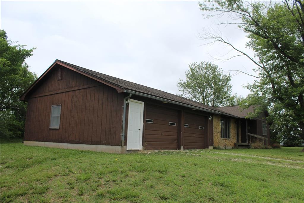 1470 Texas Road Iola, KS 66749 - Photo 3 of 22