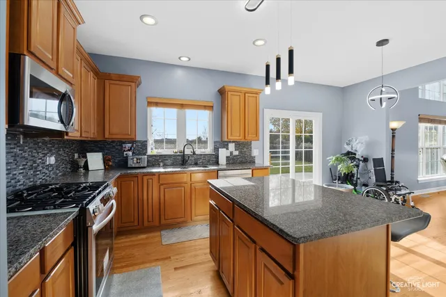 $515,000 | 945 Wyndham Drive, South Elgin, IL 60177