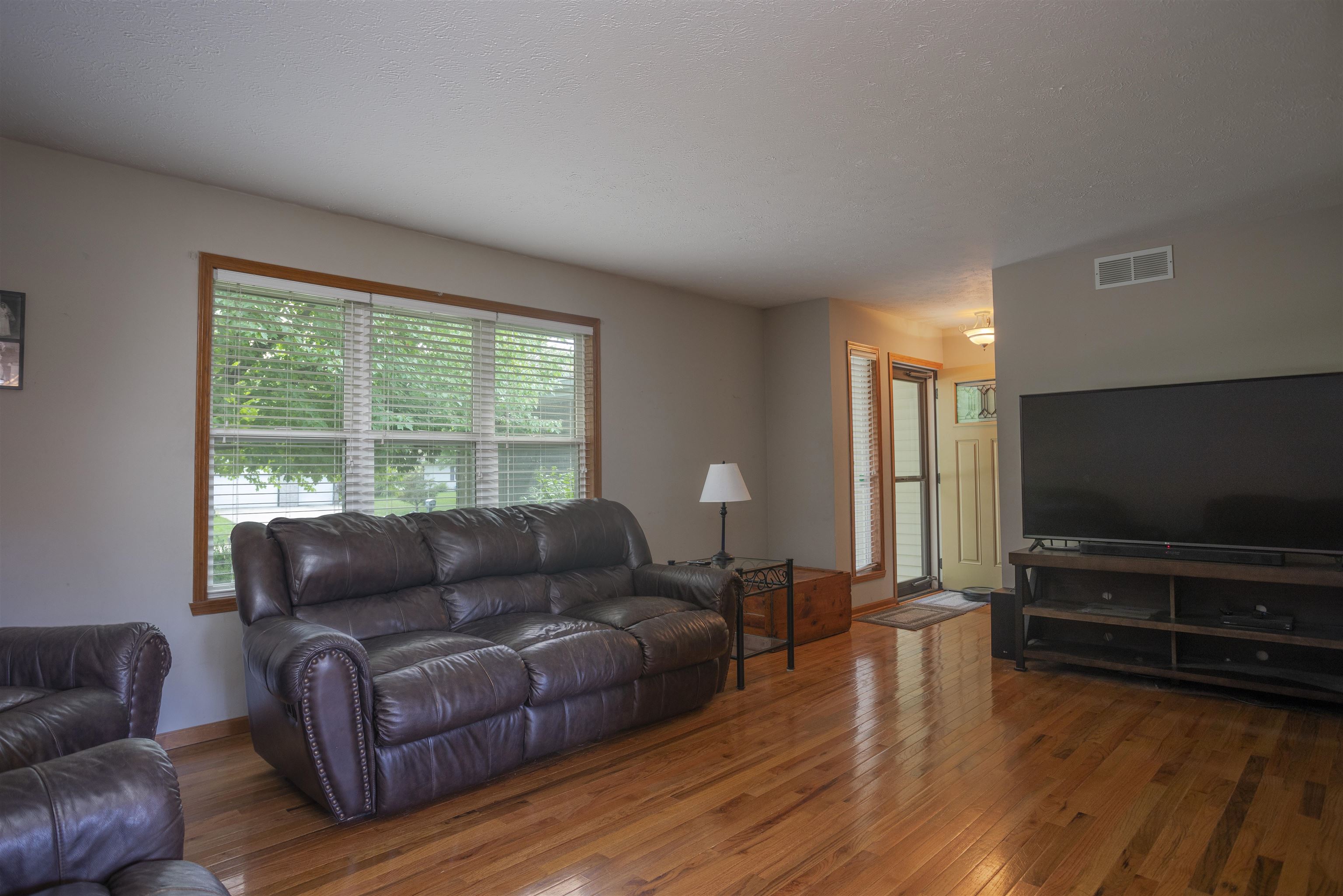 899 Brandy Bend Road Roscoe, IL 61073 - Photo 5 of 29 Gallery Image 5