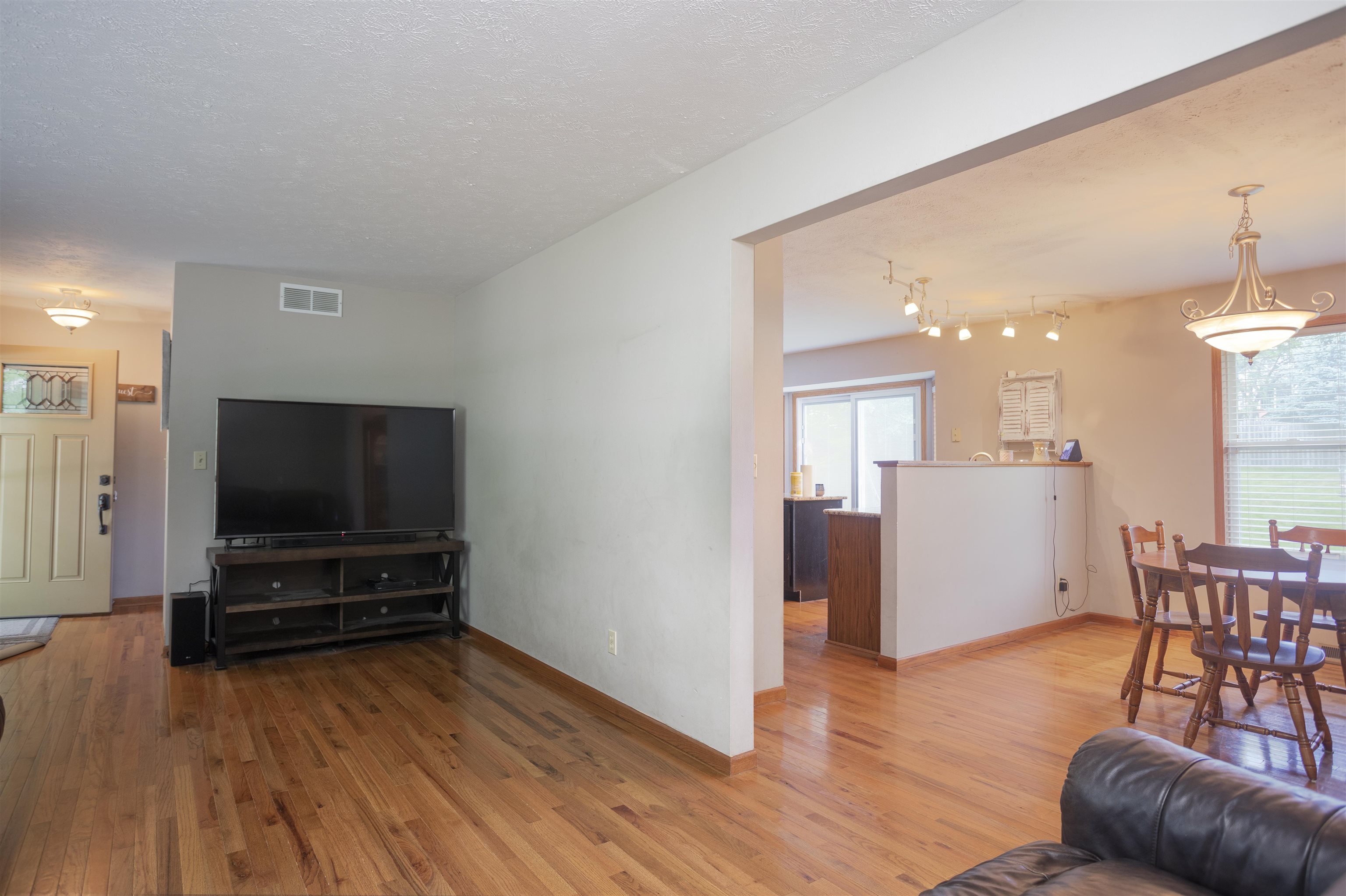 899 Brandy Bend Road Roscoe, IL 61073 - Photo 6 of 29 Gallery Image 6