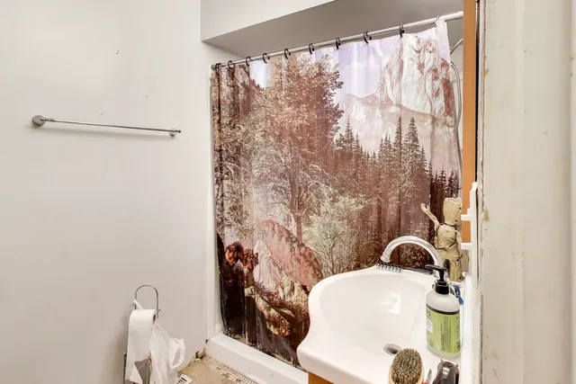 $170,000 | 4910 Parkview Drive, McCullom Lake, IL 60050