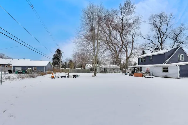 $170,000 | 4910 Parkview Drive, McCullom Lake, IL 60050