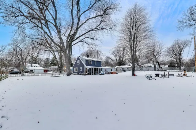 $170,000 | 4910 Parkview Drive, McCullom Lake, IL 60050