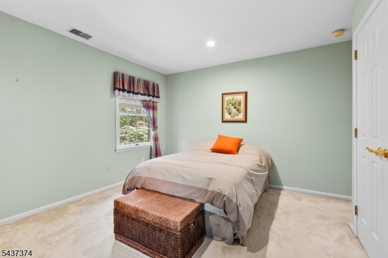 38 Canterbury Road Denville, NJ 07834 - Photo 28 of 36