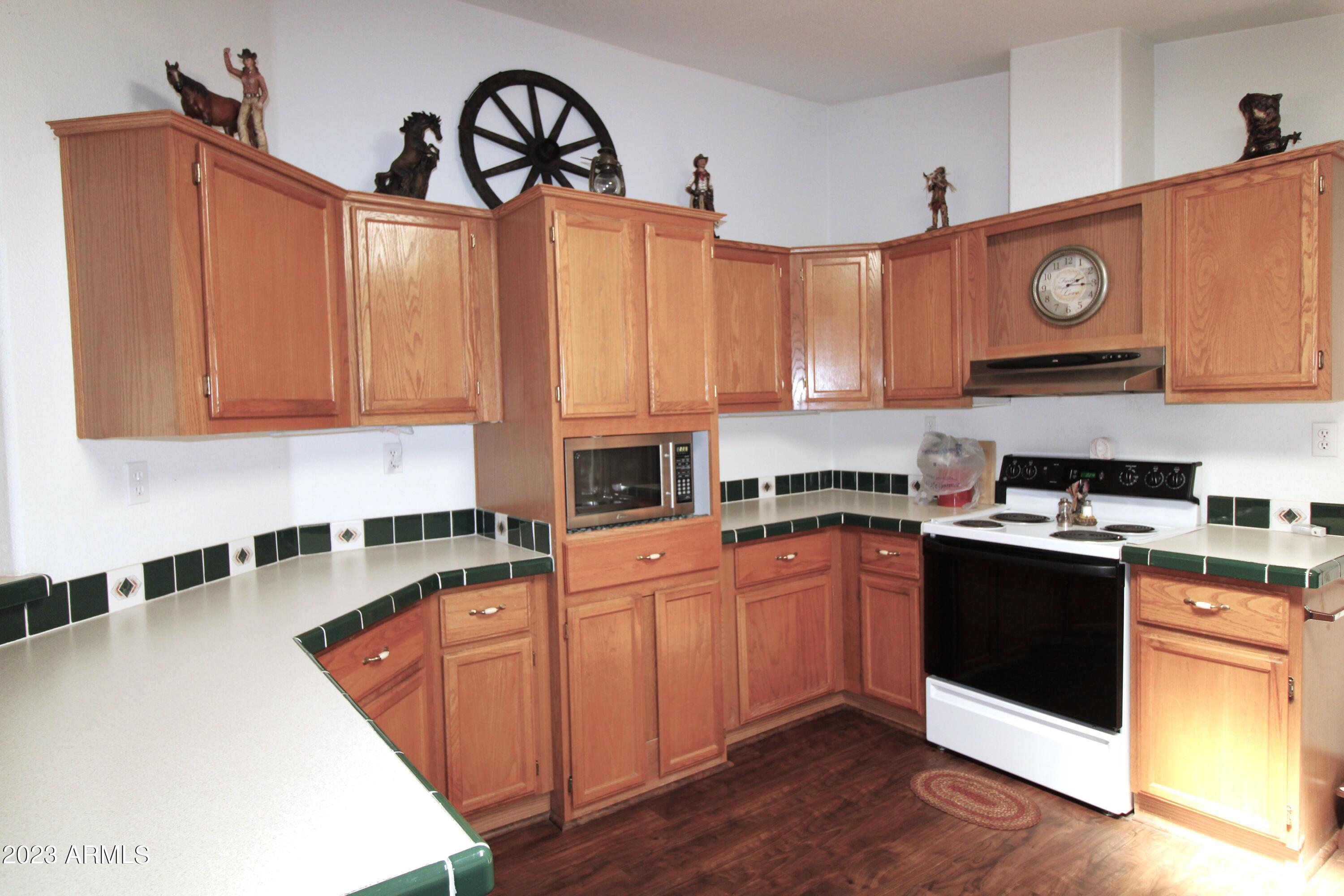 3700 South Tomahawk Road, Unit 34 Apache Junction, AZ 85119 - Photo 10 of 24 Kitchen5