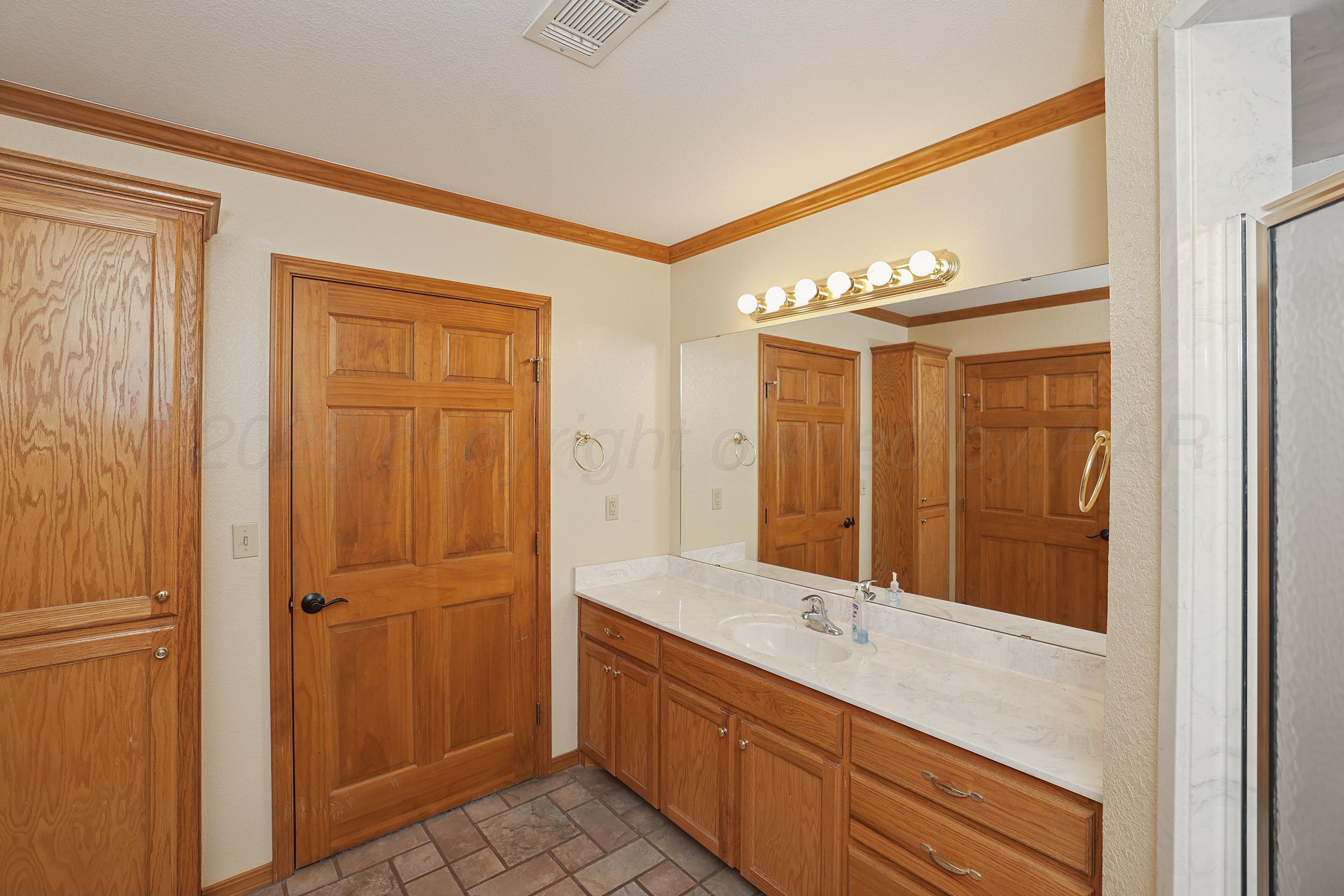474 West Plantation Road Amarillo, TX 79118 - Photo 19 of 43 21-Primary Bath