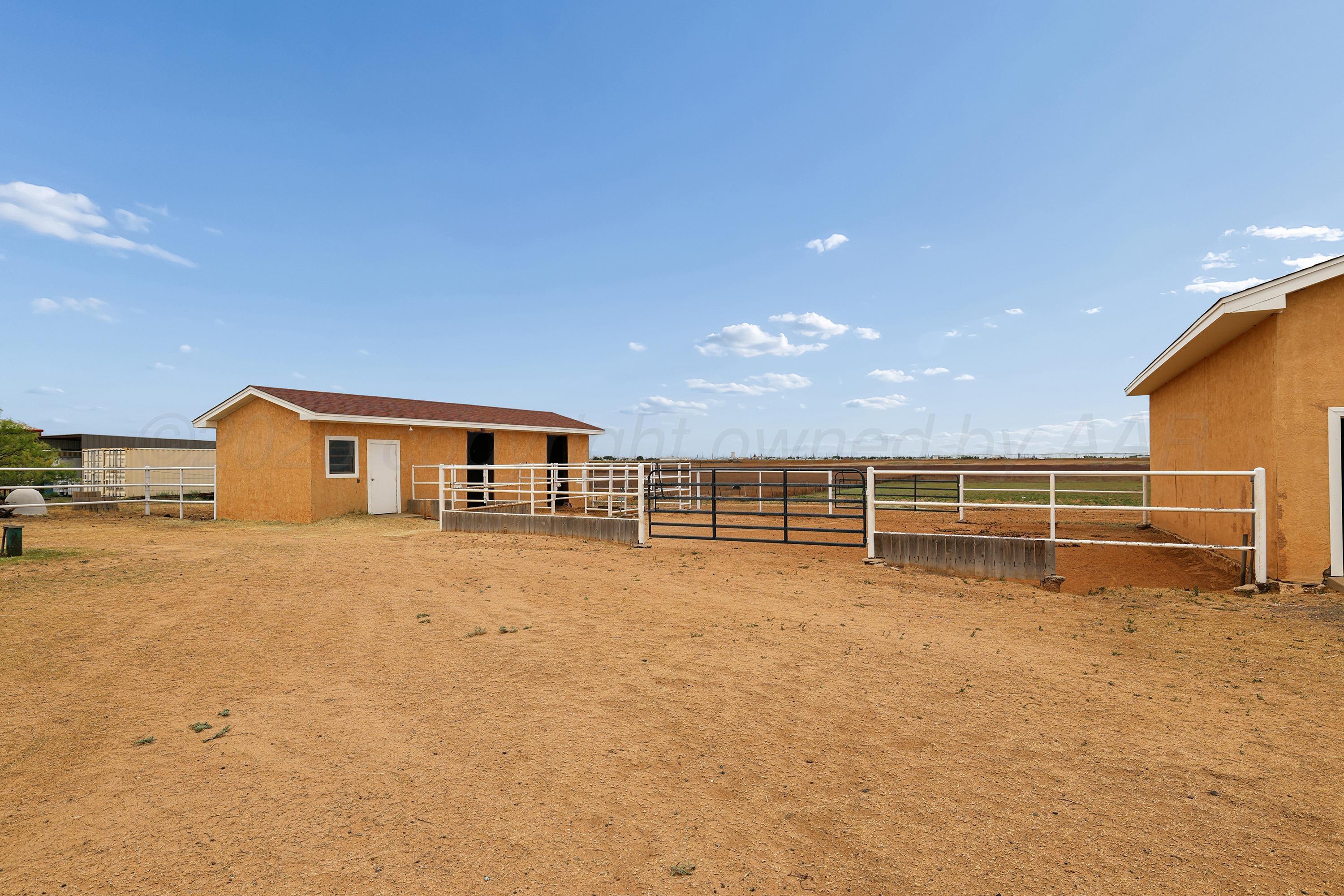 474 West Plantation Road Amarillo, TX 79118 - Photo 30 of 43 32-Horse Stalls & Pen