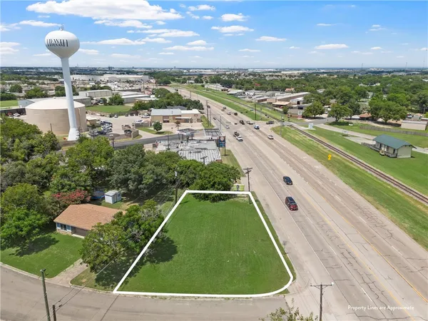 $69,900 | 319 Hewitt Drive South, Hewitt, TX 76643