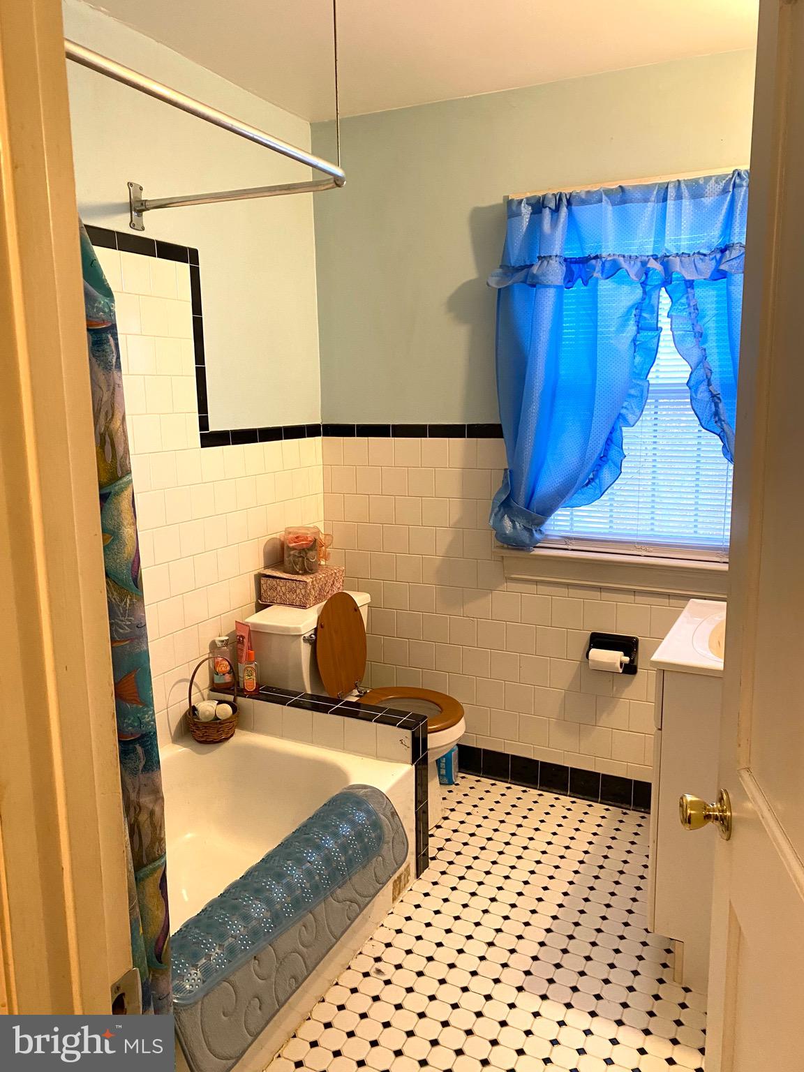 2210 North Rosedale Street Baltimore, MD 21216 - Photo 4 of 15 Gallery Image 4