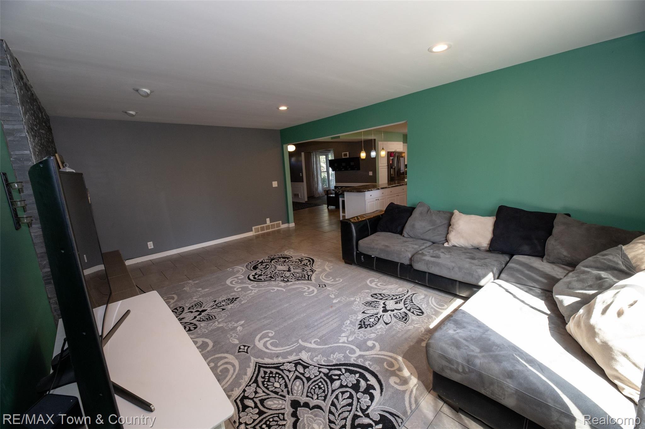 1379 Kennebec Road Grand Blanc, MI 48439 - Photo 20 of 52 20.jpg
