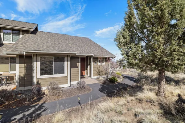 $449,999 | 10879 Village Loop, Redmond, OR 97756