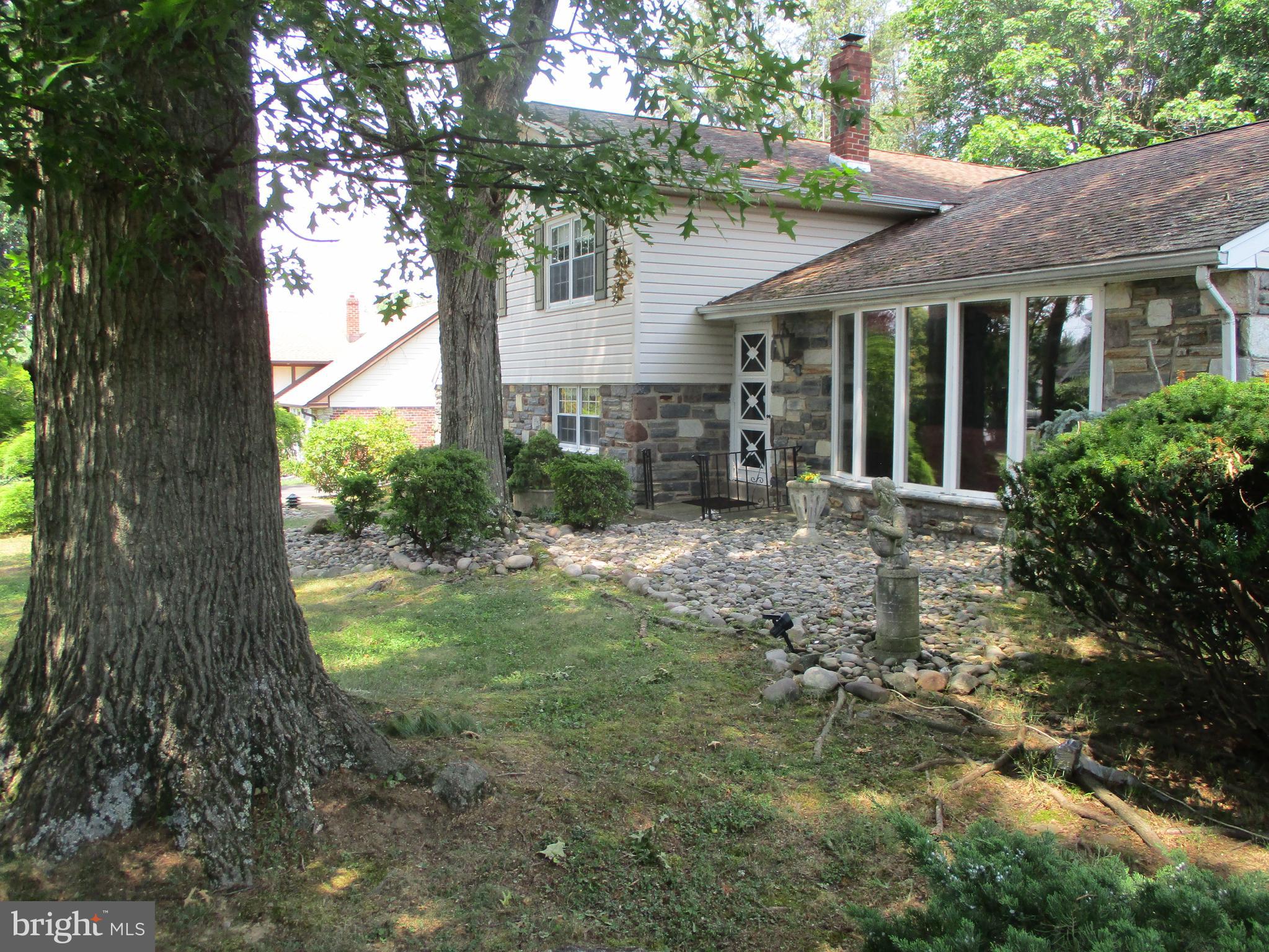 27 Chapel Hill Road Huntingdon Valley, PA 19006 - Photo 12 of 61