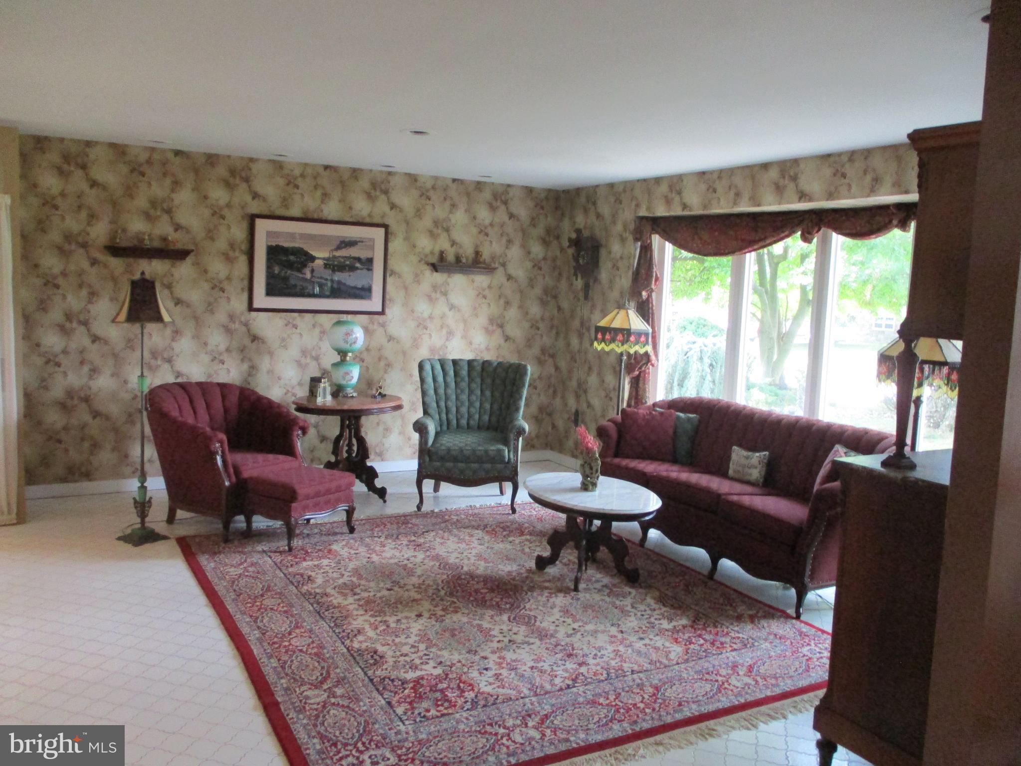 27 Chapel Hill Road Huntingdon Valley, PA 19006 - Photo 15 of 61 Living Room