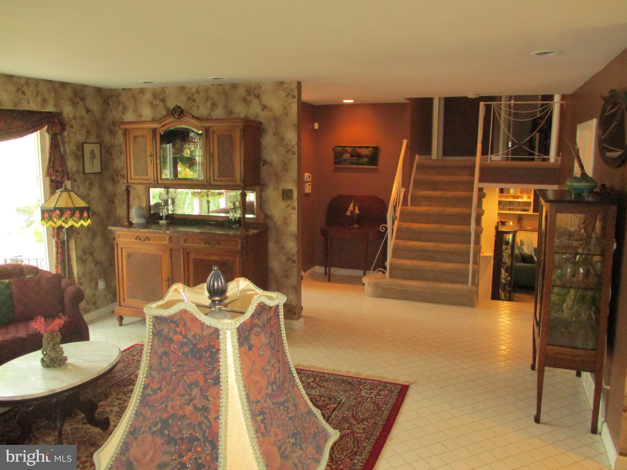 27 Chapel Hill Road Huntingdon Valley, PA 19006 - Photo 16 of 61 Living Room