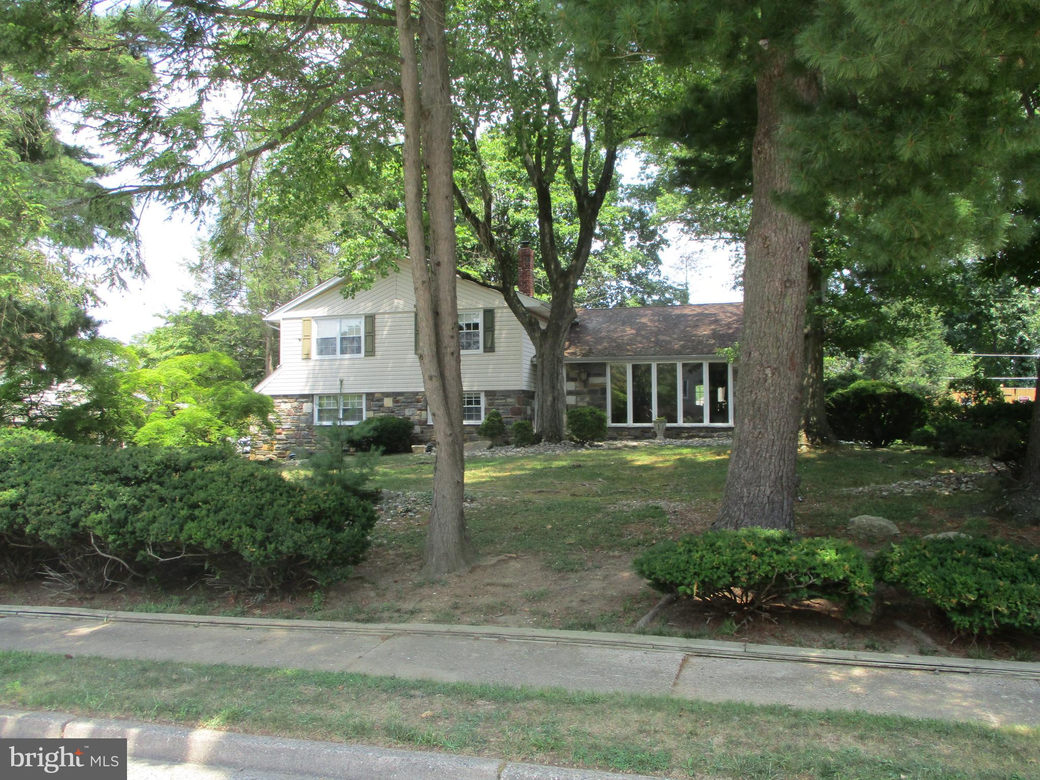 27 Chapel Hill Road Huntingdon Valley, PA 19006 - Photo 2 of 61