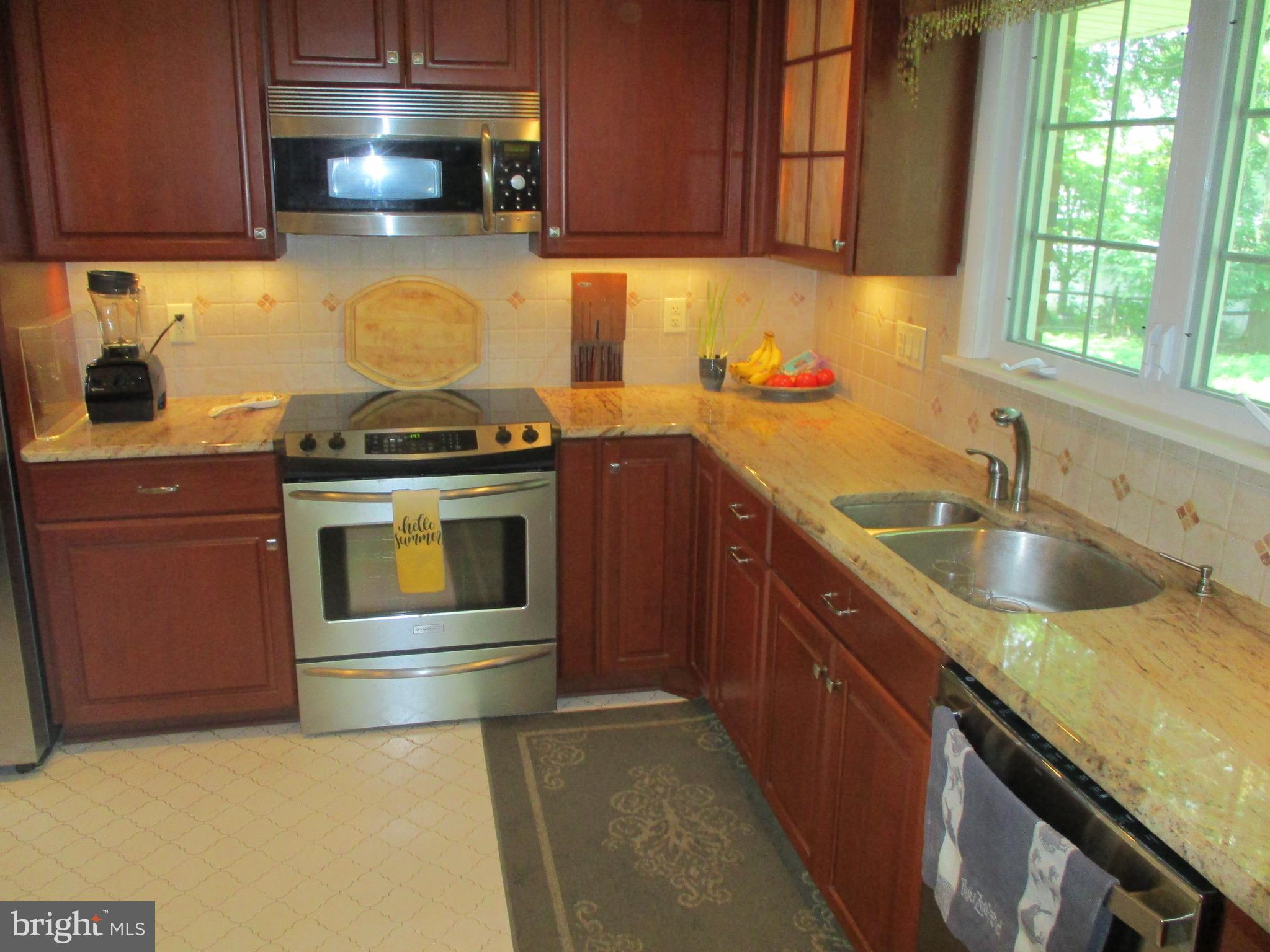 27 Chapel Hill Road Huntingdon Valley, PA 19006 - Photo 22 of 61 Kitchen