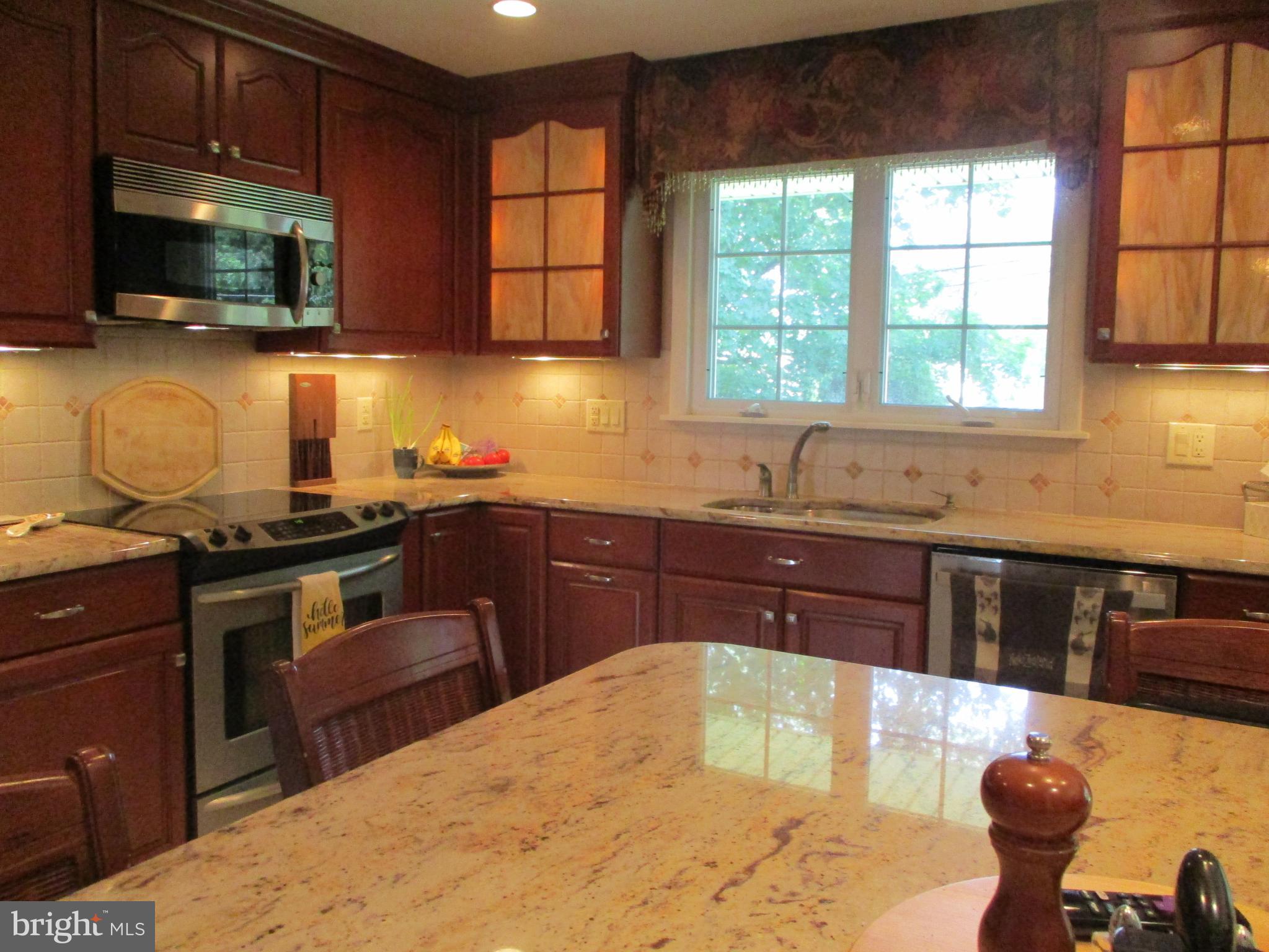 27 Chapel Hill Road Huntingdon Valley, PA 19006 - Photo 25 of 61 Kitchen