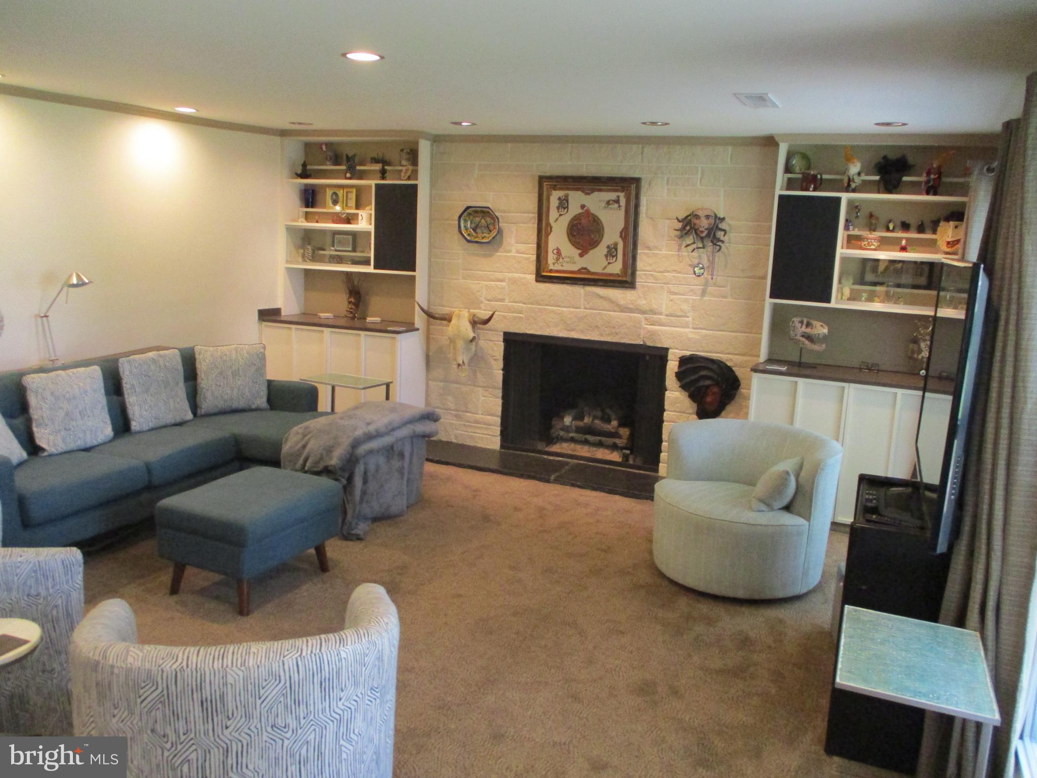 27 Chapel Hill Road Huntingdon Valley, PA 19006 - Photo 29 of 61 Family Room