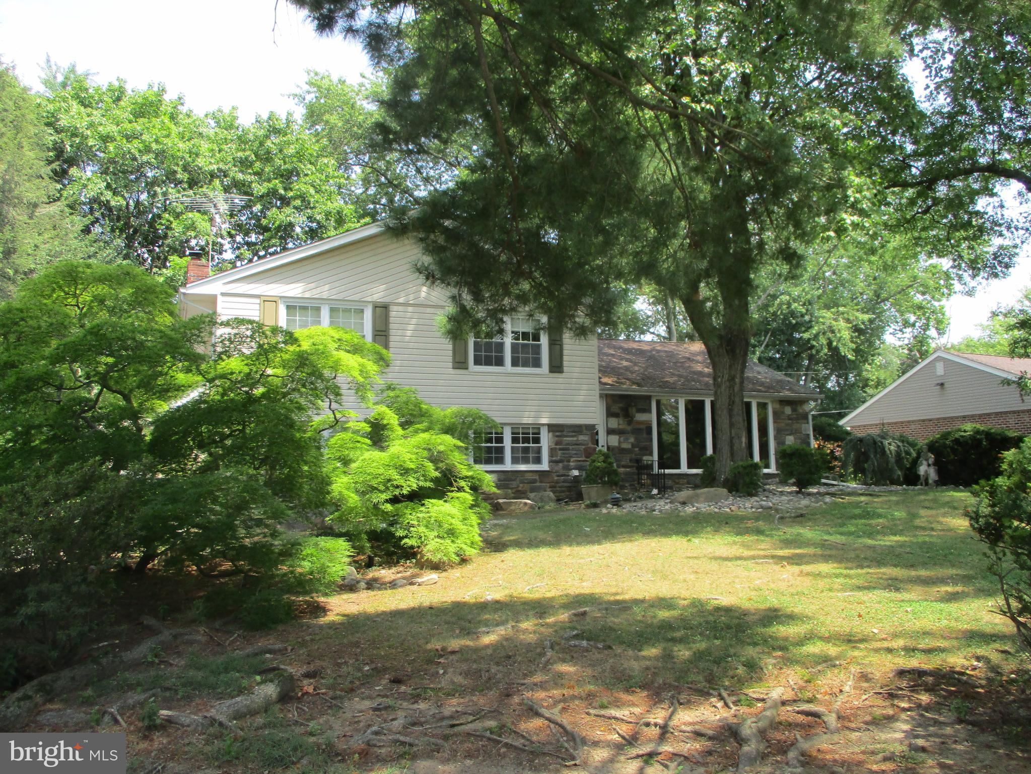 27 Chapel Hill Road Huntingdon Valley, PA 19006 - Photo 3 of 61
