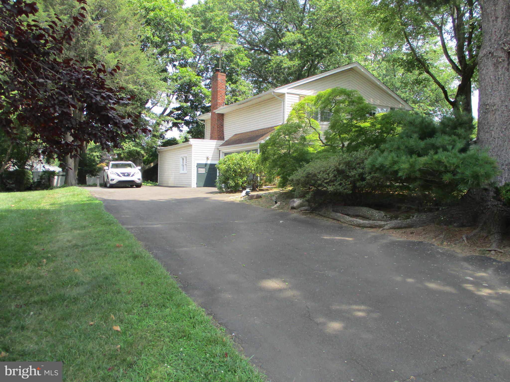27 Chapel Hill Road Huntingdon Valley, PA 19006 - Photo 4 of 61