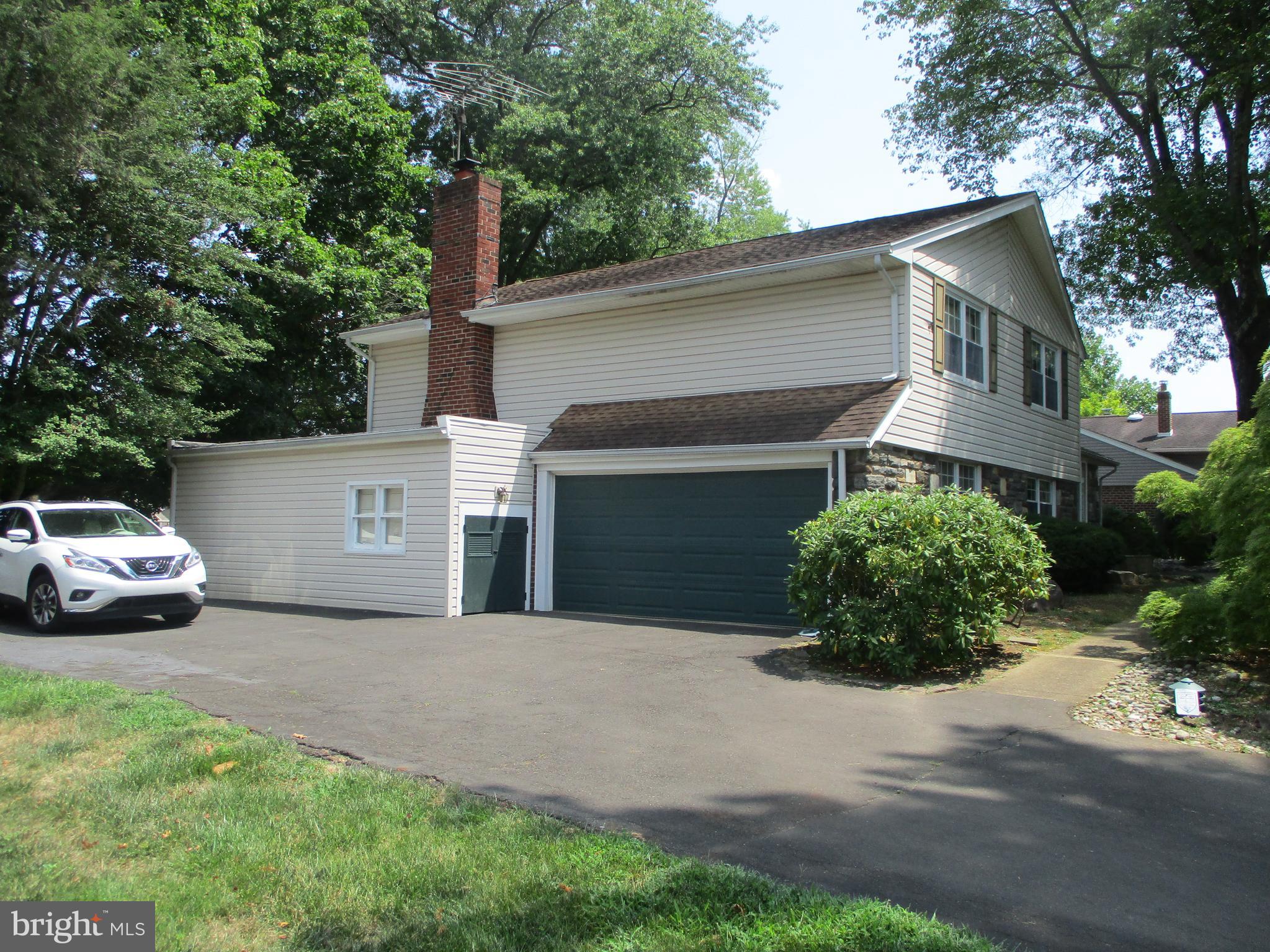 27 Chapel Hill Road Huntingdon Valley, PA 19006 - Photo 5 of 61