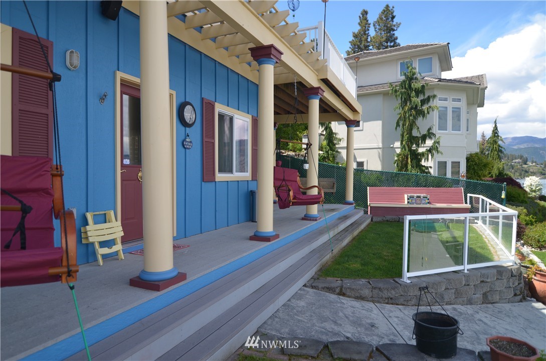 2900 South Lakeshore Road Chelan, WA 98816 - Photo 2 of 12 Gallery Image 2
