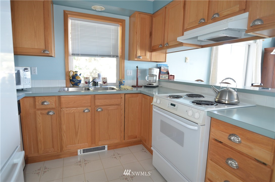 2900 South Lakeshore Road Chelan, WA 98816 - Photo 8 of 12 Gallery Image 8