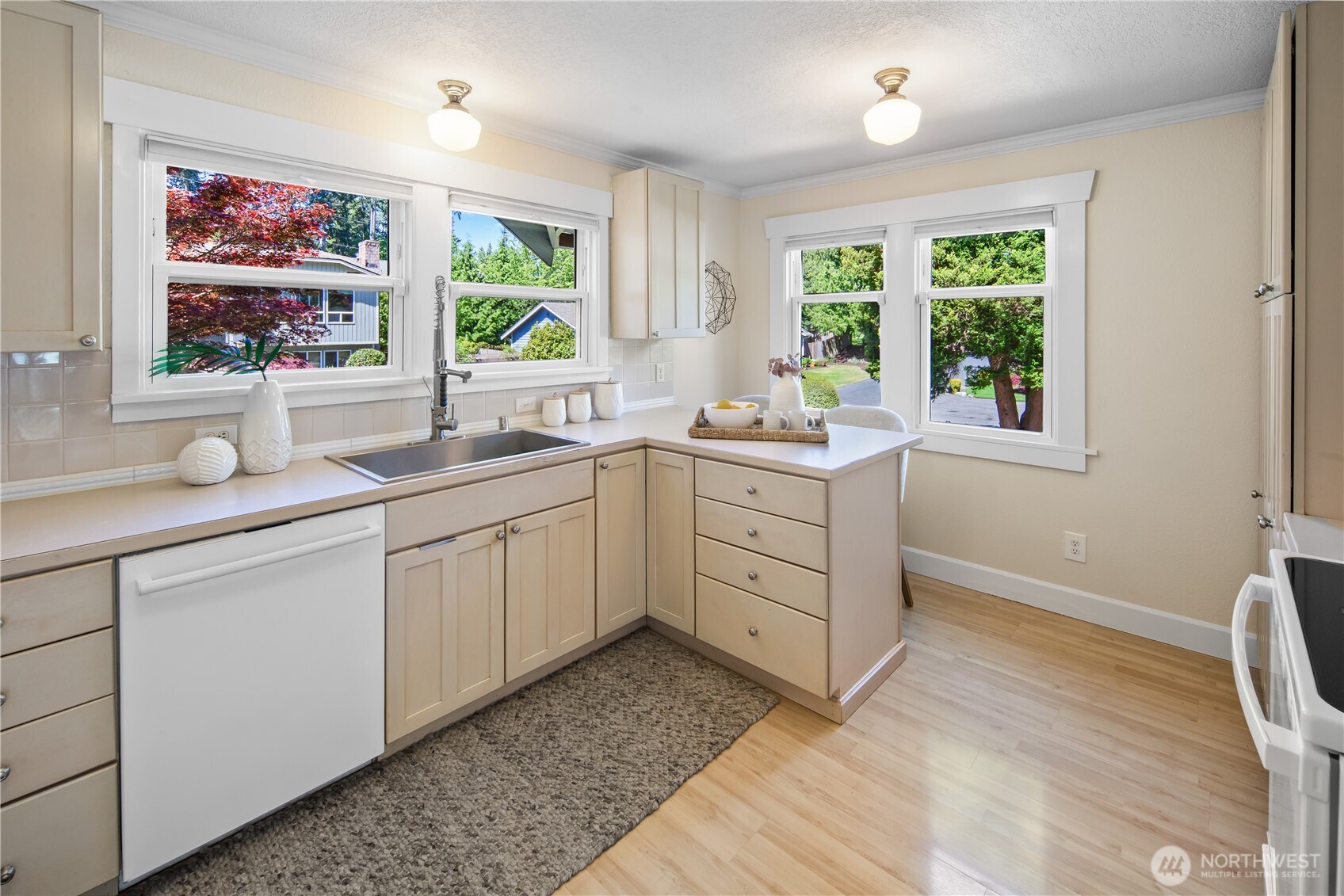 8920 240th Street Southwest Edmonds, WA 98026 - Photo 8 of 39