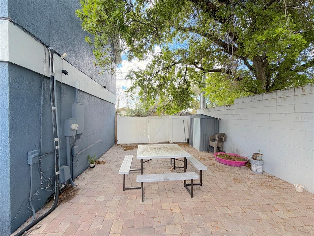 141 South Hiawassee Road Orlando, FL 32835 - Photo 29 of 30 a backyard of a house with table and chairs