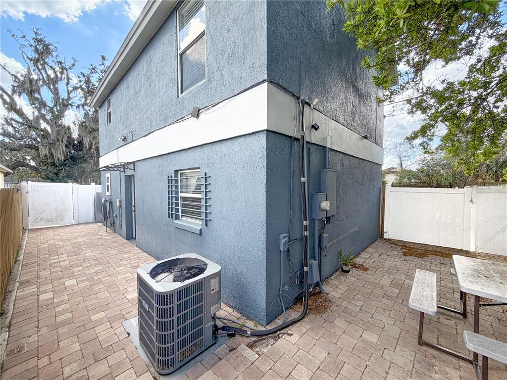 141 South Hiawassee Road Orlando, FL 32835 - Photo 30 of 30 a backyard of a house