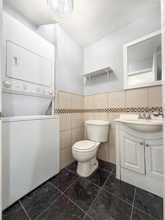 141 South Hiawassee Road Orlando, FL 32835 - Photo 10 of 30 a bathroom with a granite countertop toilet and a sink
