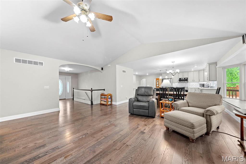 166 Fast Lane Wright City, MO 63390 - Photo 4 of 43