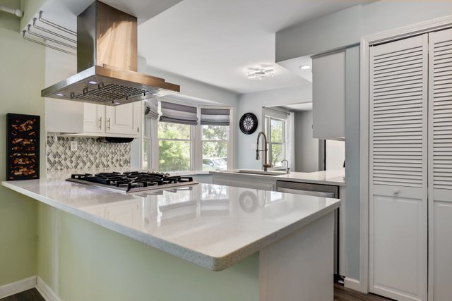 886 West Palatine Road Palatine, IL 60067 - Photo 11 of 31