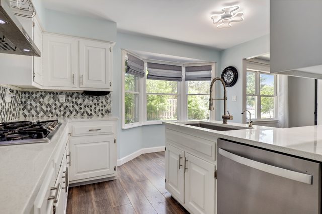 886 West Palatine Road Palatine, IL 60067 - Photo 10 of 31