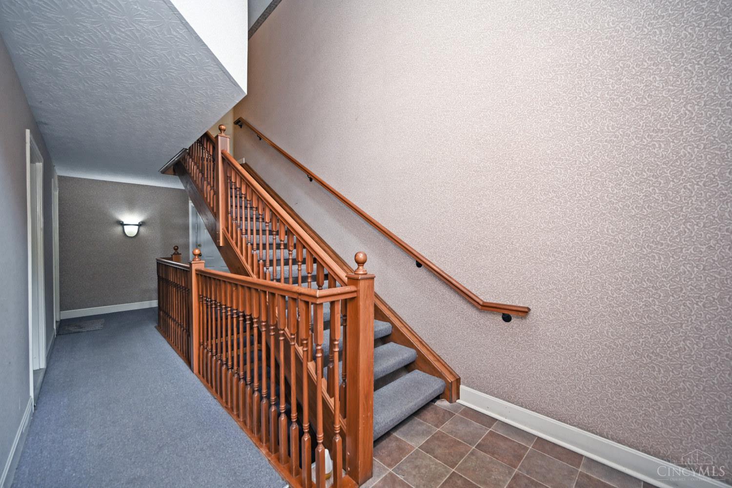 7905 Ramble View, Unit 301 Cincinnati, OH 45231 - Photo 5 of 44