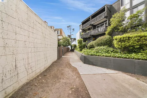 $399,000 | 960 Shorepoint Court, Unit 214, Alameda, CA 94501