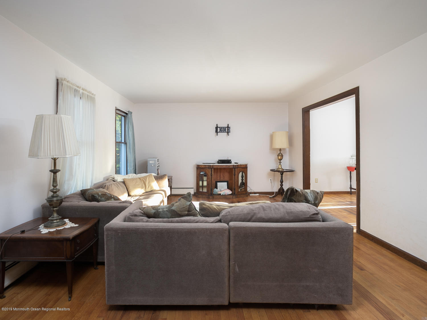 253 Route 539 Cream Ridge Cream Ridge, NJ 08514 - Photo 6 of 32 Living Room