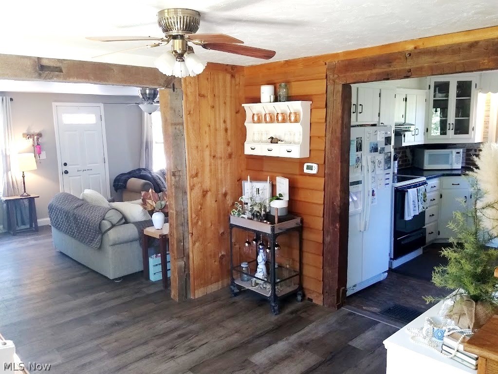 15816 Tavern Road Burton, OH 44021 - Photo 8 of 35