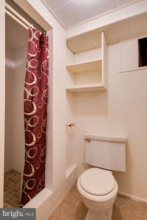 516 Old North Point Road Baltimore, MD 21222 - Photo 23 of 30 Bath