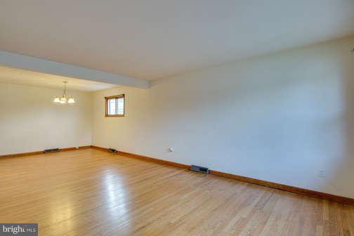 516 Old North Point Road Baltimore, MD 21222 - Photo 4 of 30 Living Room