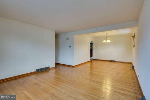 516 Old North Point Road Baltimore, MD 21222 - Photo 5 of 30 Living Room