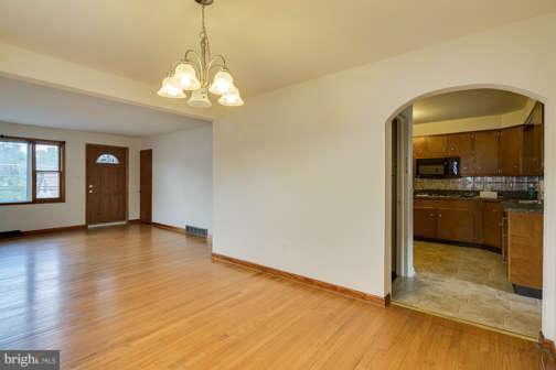 516 Old North Point Road Baltimore, MD 21222 - Photo 6 of 30 Dining Room