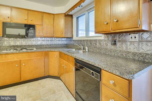 516 Old North Point Road Baltimore, MD 21222 - Photo 9 of 30 Kitchen