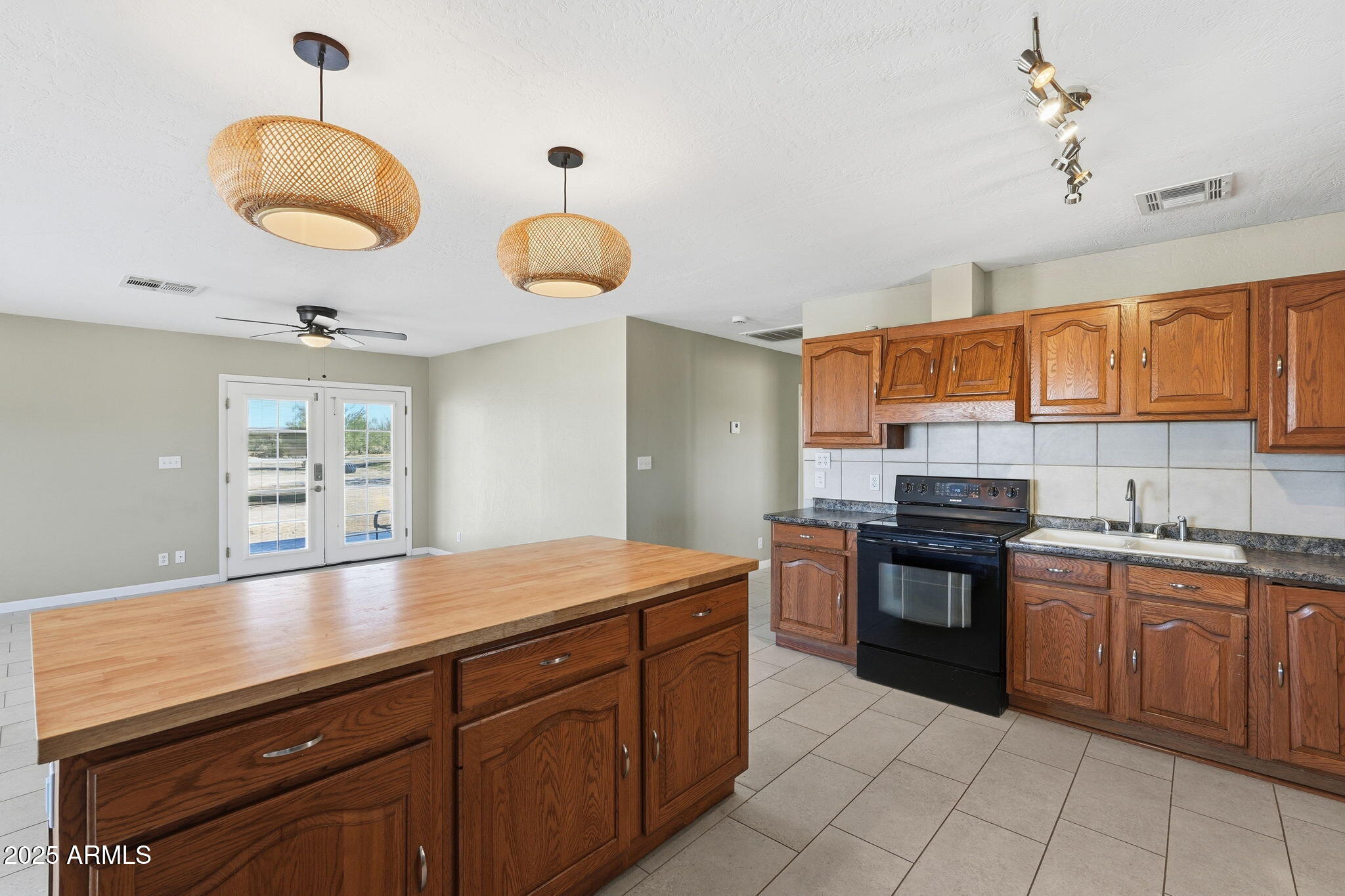 4245 North Razorback Drive Florence, AZ 85132 - Photo 9 of 37 11-web-or-mls-017_ListerPros