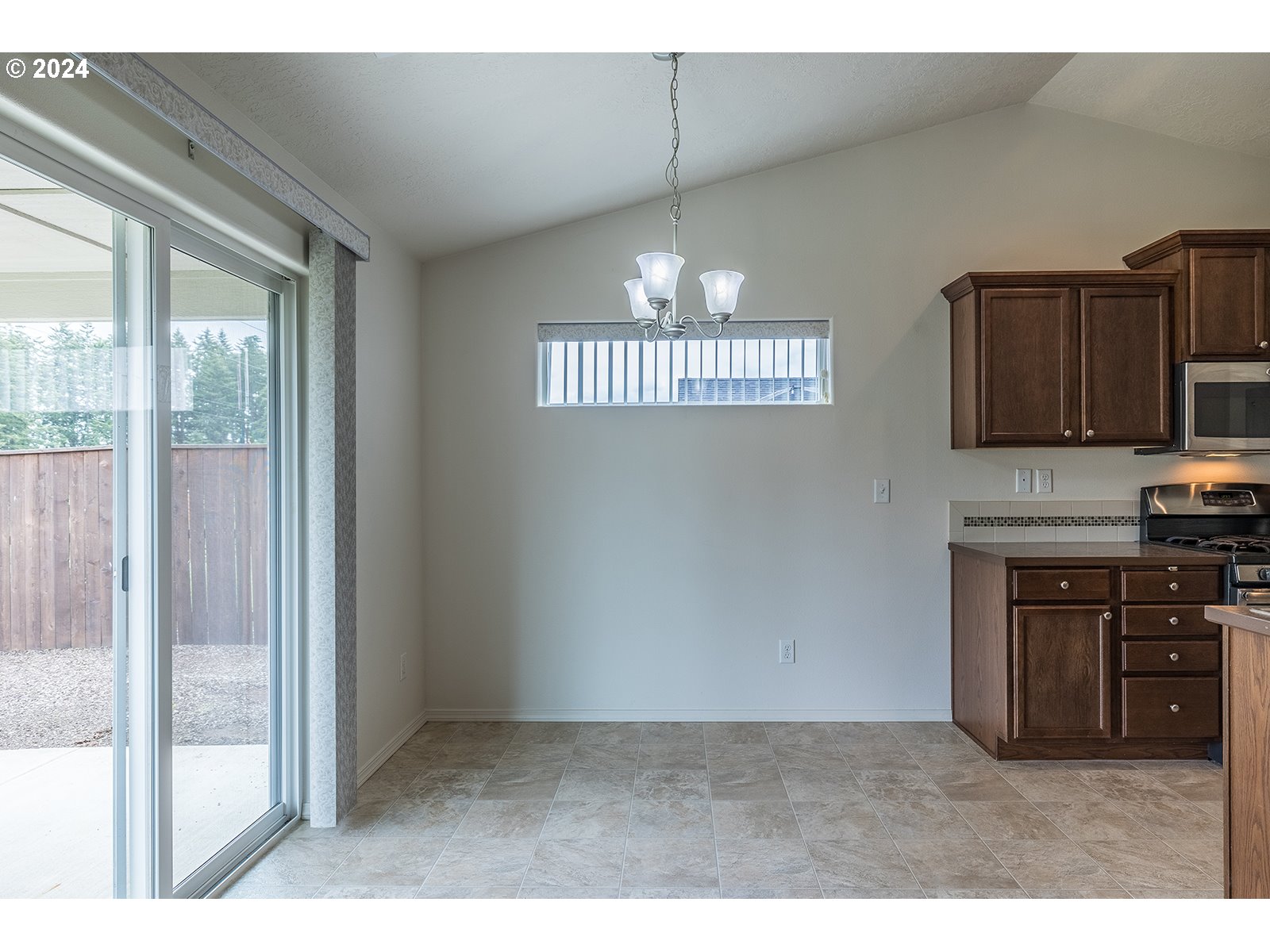 941 South 55th Street Springfield, OR 97478 - Photo 11 of 24 a view of kitchen and microwave