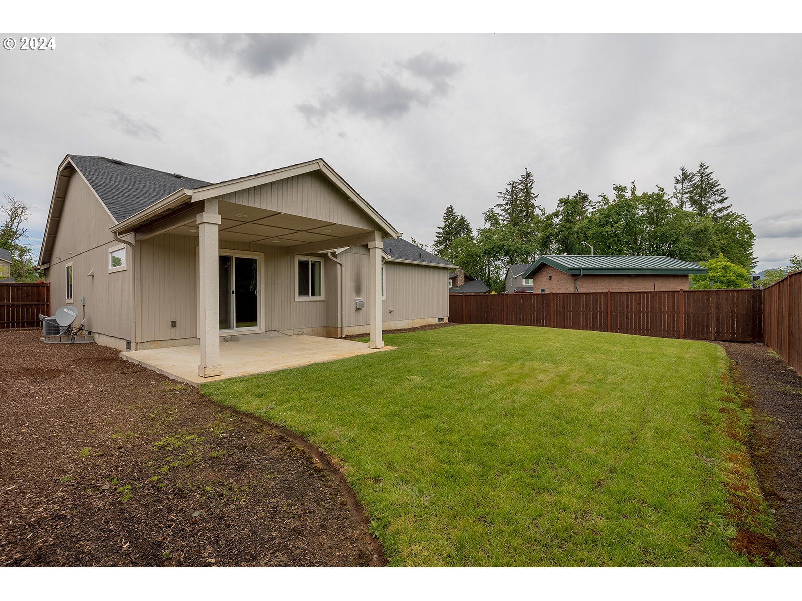 941 South 55th Street Springfield, OR 97478 - Photo 20 of 24 a front view of house with yard and green space