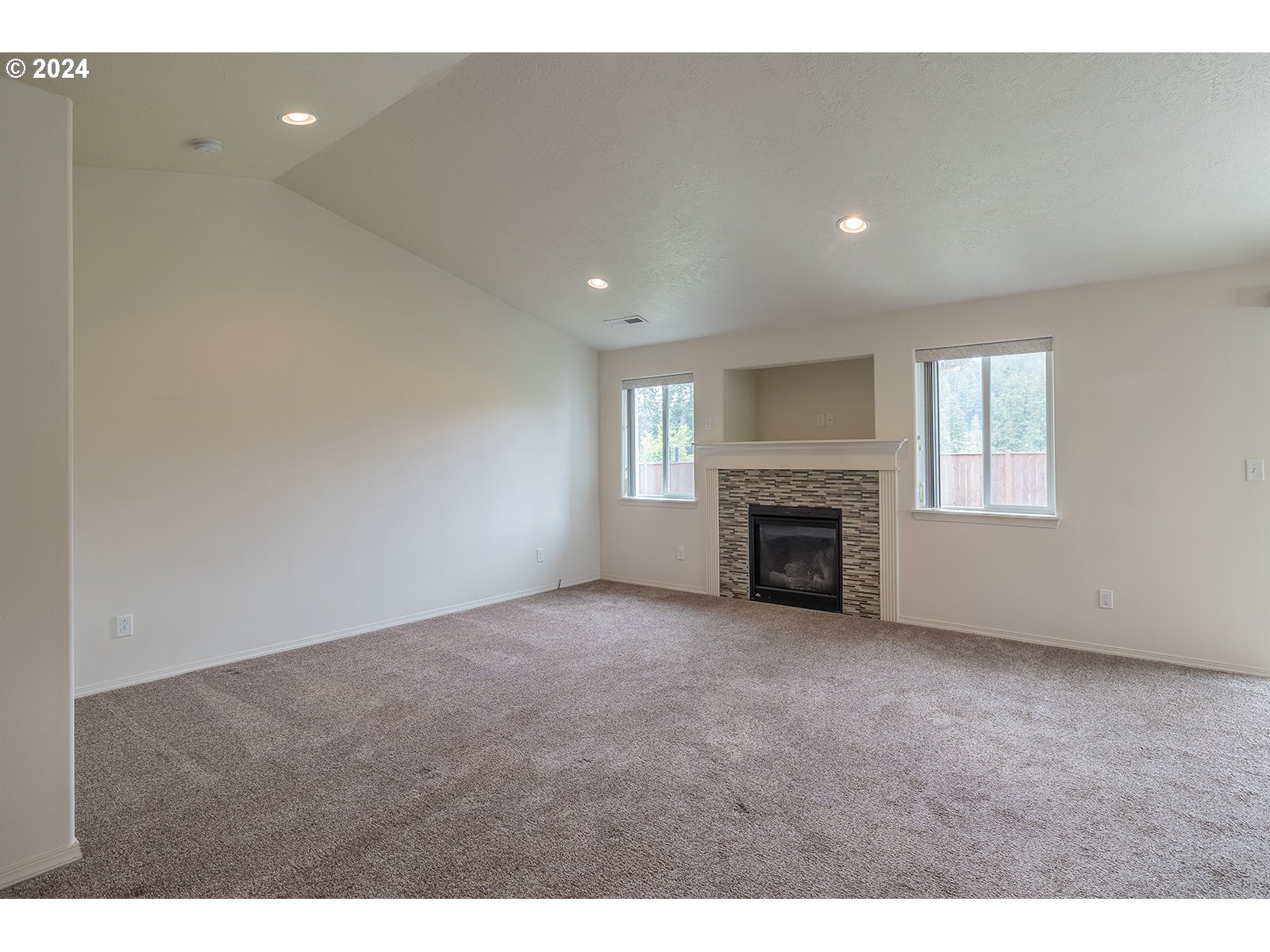 941 South 55th Street Springfield, OR 97478 - Photo 4 of 24 a view of empty room with a fireplace
