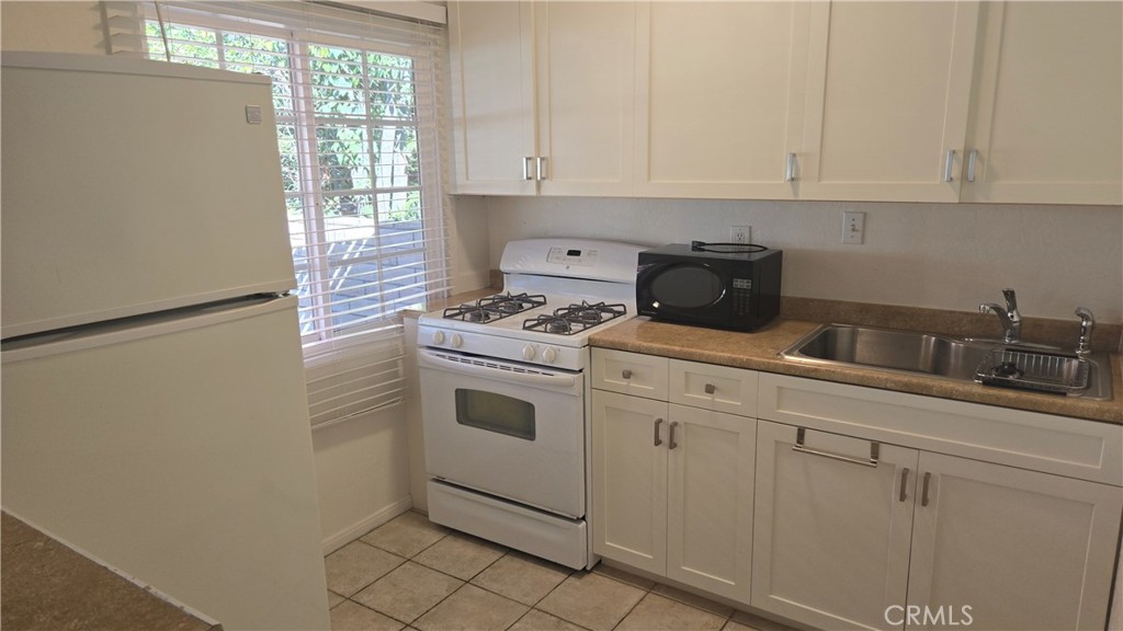 422 Bond Street, Unit 2 Redlands, CA 92373 - Photo 2 of 11