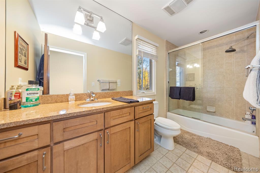 4326 Commerce Road West Bloomfield, MI 48324 - Photo 55 of 75