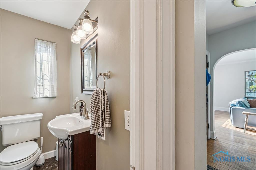 3821 Sulphur Spring Road Toledo, OH 43606 - Photo 18 of 41 Half Bath on Main